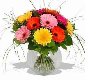 Букет в вазе из разноцветных гербер